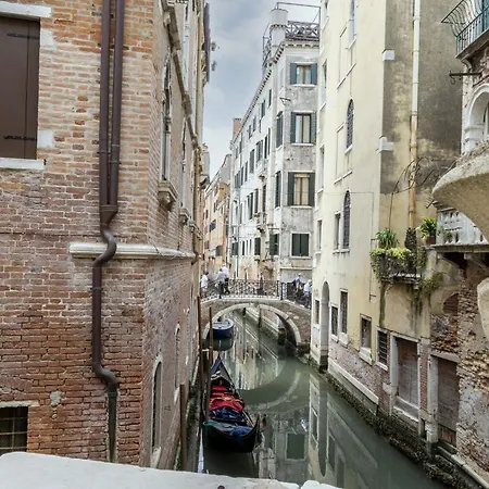Apartment Gondola Luxury - Campo Santi Filippo E Giacomo By Wonderful Italy *