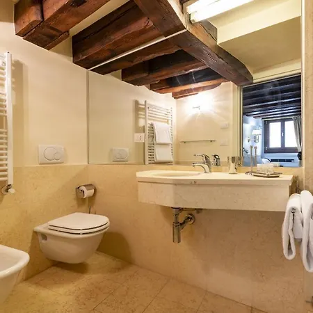 Apartment Gondola Luxury - Campo Santi Filippo E Giacomo By Wonderful Italy Venice
