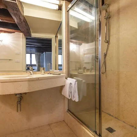 Apartment Gondola Luxury - Campo Santi Filippo E Giacomo By Wonderful Italy Venice