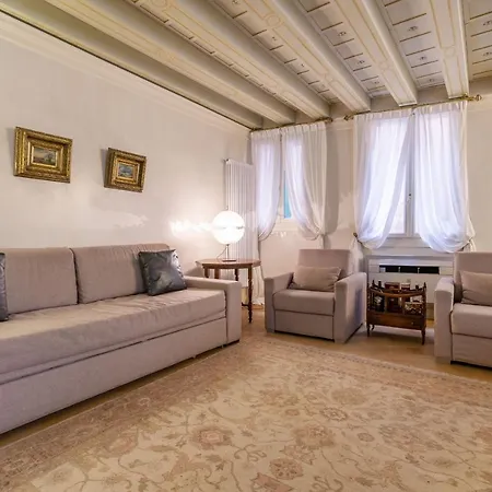 Apartment Gondola Luxury - Campo Santi Filippo E Giacomo By Wonderful Italy Venice