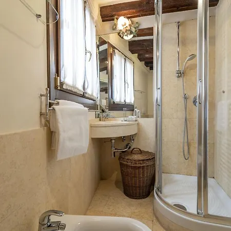 Gondola Luxury - Campo Santi Filippo E Giacomo By Wonderful Italy