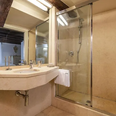 Apartment Gondola Luxury - Campo Santi Filippo E Giacomo By Wonderful Italy