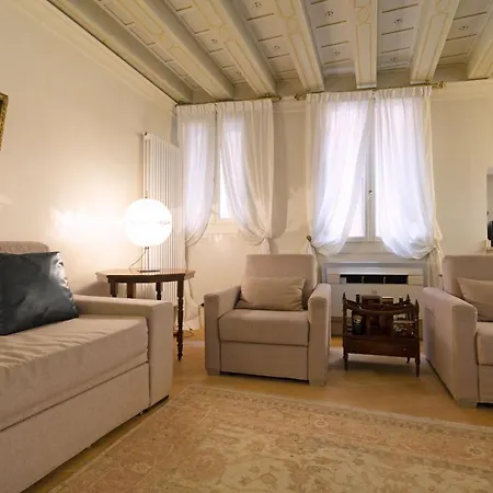 Apartment Gondola Luxury - Campo Santi Filippo E Giacomo By Wonderful Italy Venice