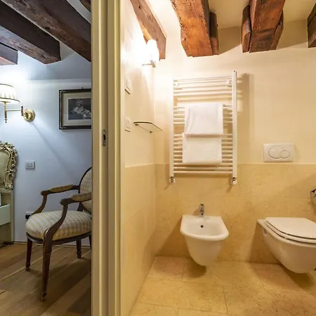 Apartment Gondola Luxury - Campo Santi Filippo E Giacomo By Wonderful Italy *