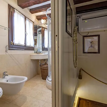 Gondola Luxury - Campo Santi Filippo E Giacomo By Wonderful Italy