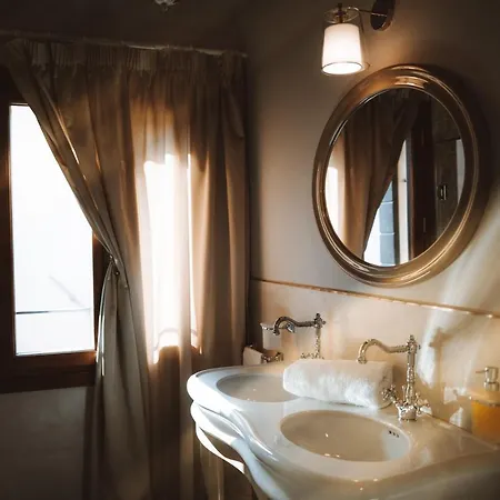 Casa Virginia Direct At The Canal Cannaregio With Own Roof Terrace * Venice