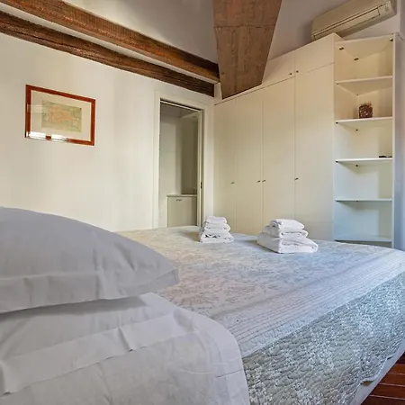 Apartment Rialto Canal View