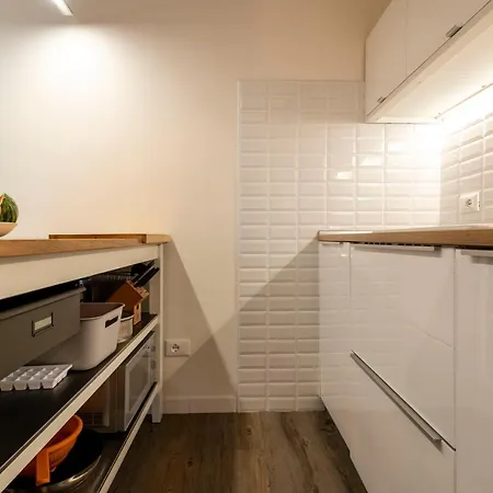 Snug With Private Courtyard M0270422677 Appartement