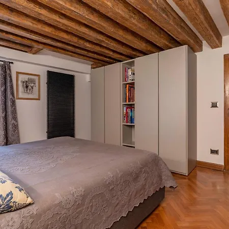 Apartment Cool Flat M0270429267 Venice