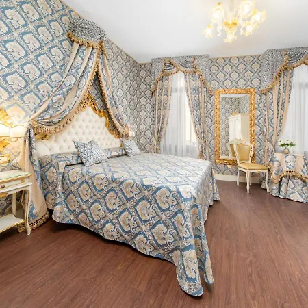 La Veneziana Boutique *