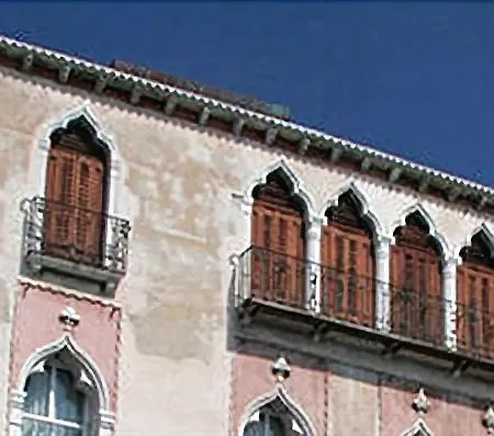 De La Spada فندق