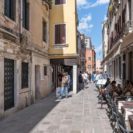 Grifoni Boutique Hotel *
