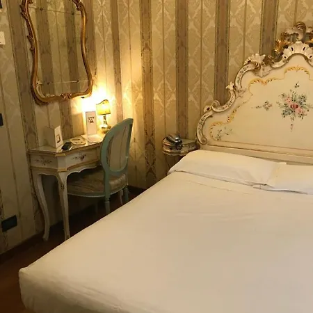 Carlton On The Grand Canal Hotel