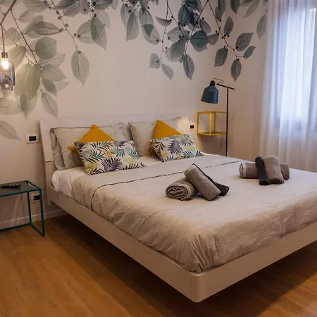 Luxurious And Quiet In The Lively Heart Of Lägenhet