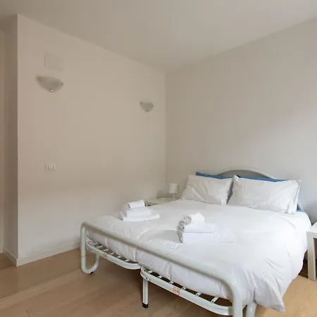 Lance With Lift, 2 Minutes Walk From The Train Station Apartment *