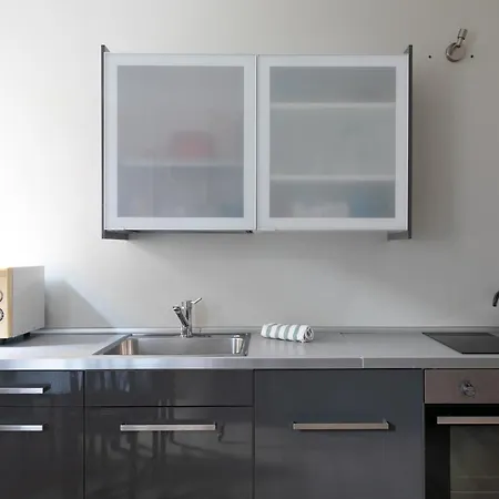 Lance With Lift, 2 Minutes Walk From The Train Station Apartment Venice