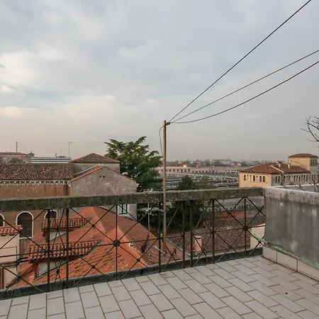 Apartment Lance With Lift, 2 Minutes Walk From The Train Station *