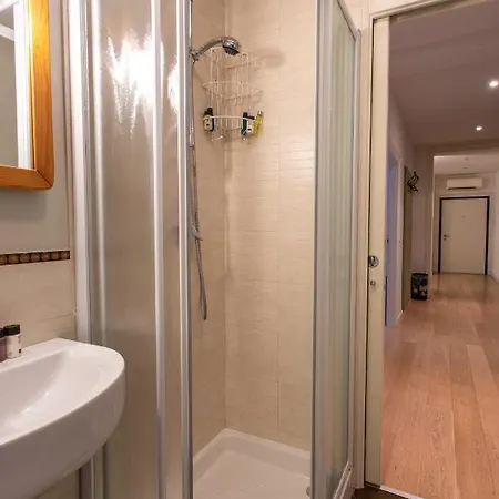 Apartment Lance With Lift, 2 Minutes Walk From The Train Station *