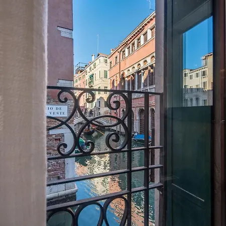 Ve.n.i.ce Cera San Moise Apartment