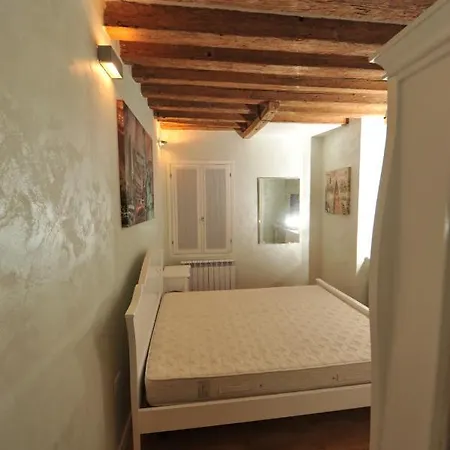 Calle De La Comare Apartment