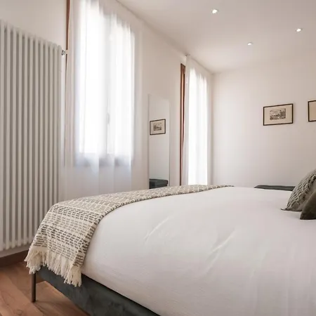 Apartment Rialto Deluxe Grand Canal View R&r