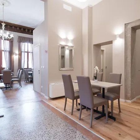 Palazzo Martinelli Dolfin Hotel 3*