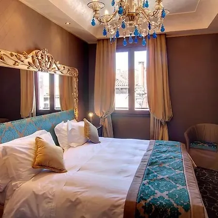 Hotel Pesaro Palace 4*