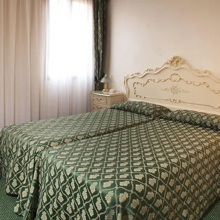 Commercio & Pellegrino Hotel 3*