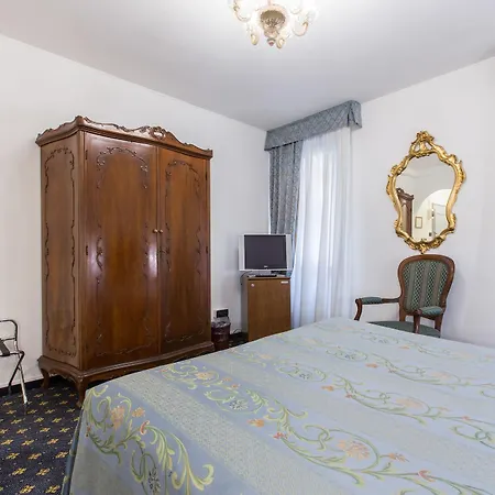 Hotel Ambassador Tre Rose