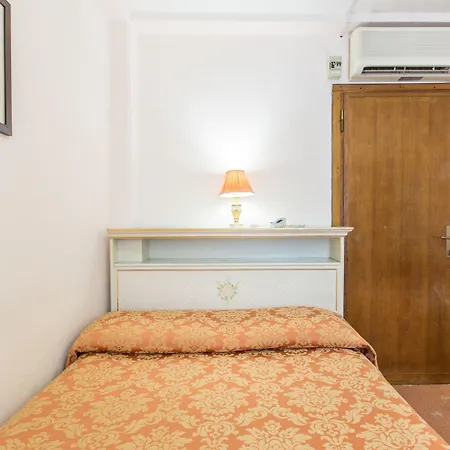 Ambassador Tre Rose Hotel