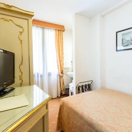 Hotel Ambassador Tre Rose 3*