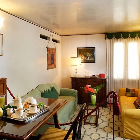 Palazzo Del Giglio 4*