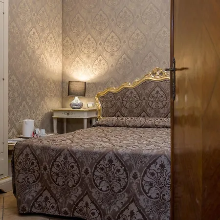 Hotel Mezzo Pozzo 2*