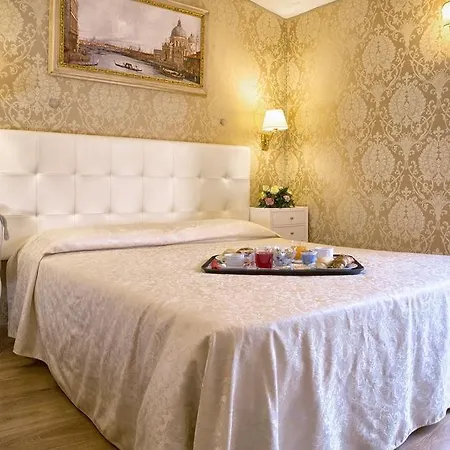 Frühstückspension Residenza Goldoni 3*