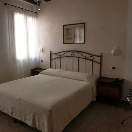 Art Deco Affittacamere 3*