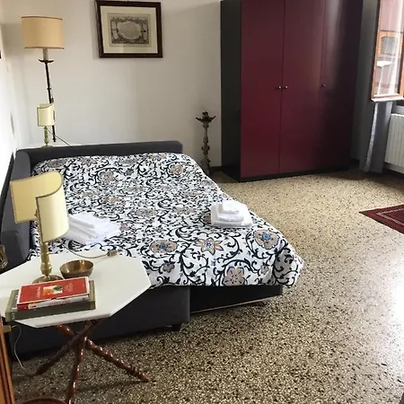 Calle San Giacomo Apartment *