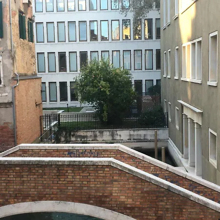 Apartment Mezzanino On Canal Venice