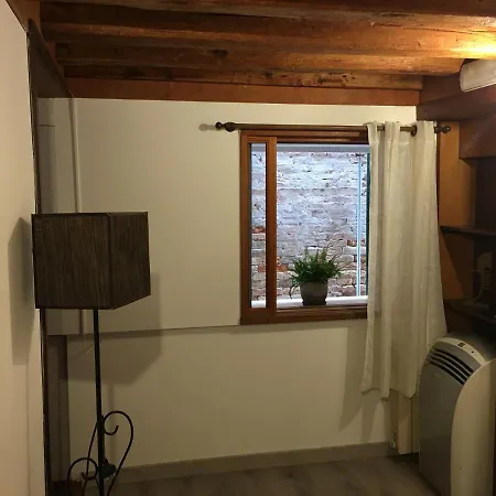 Mezzanino On Canal Apartment