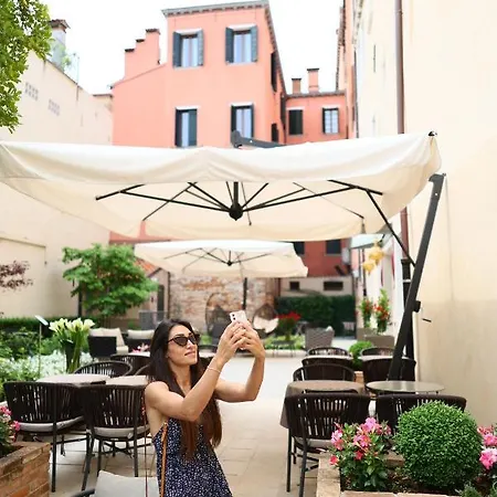 Santa Croce Boutique