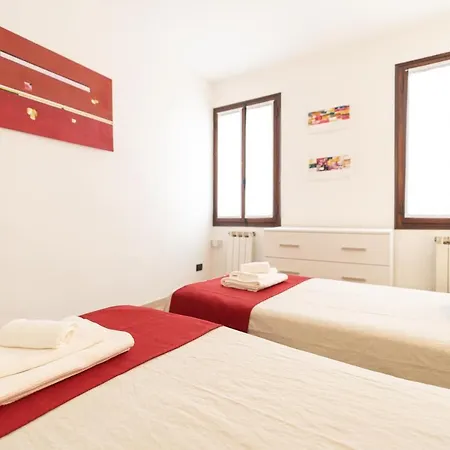 A Pochi Passi Dalla Biennale Appartement