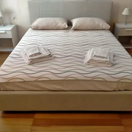 Nic House Apartment *