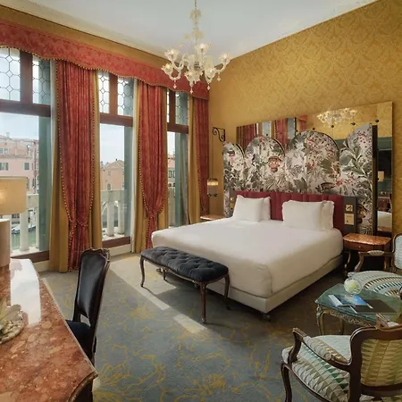 Nh Santa Lucia Hotel 4*