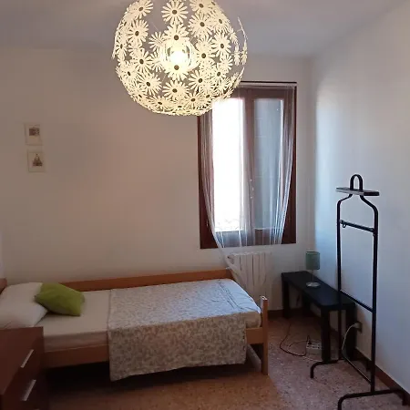 Two Steps From Rialto Guest house