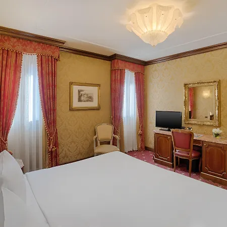 Nh Santa Lucia Hotel