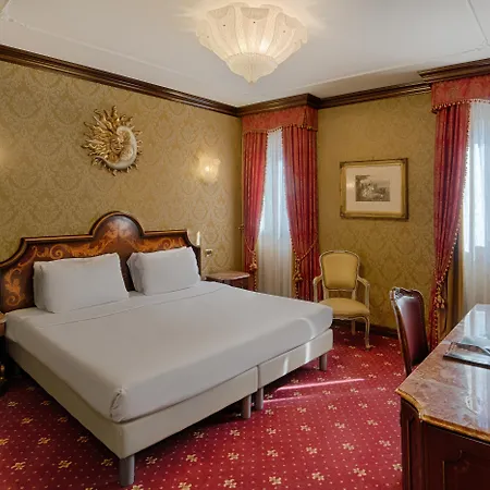 Nh Santa Lucia Hotel