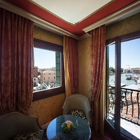Hotel Nh Santa Lucia 4*
