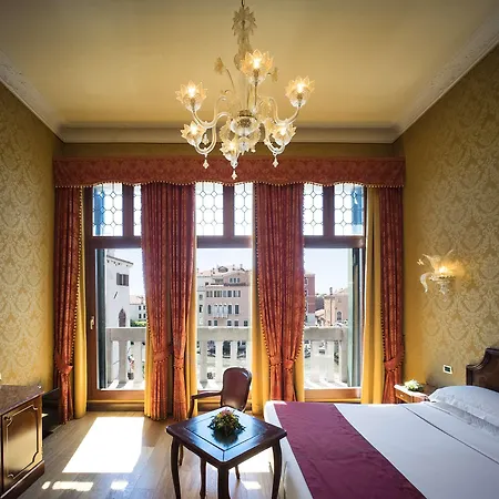 Nh Santa Lucia Hotel