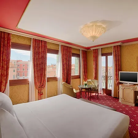 Nh Santa Lucia Hotel 4*