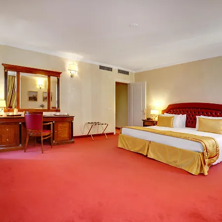 Dona Palace Hotel 4*