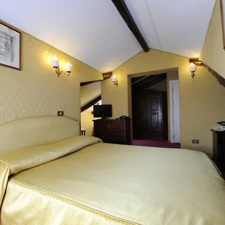 Rosa Hotel 2*